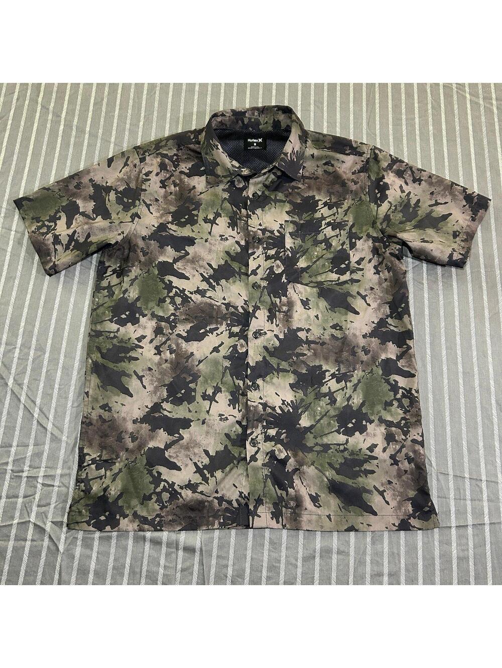 Hurley camo button up pocket in the back Men's Medium